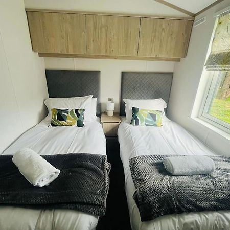 Hideaway Retreat With Hot Tub Villa ยอร์ค ภายนอก รูปภาพ