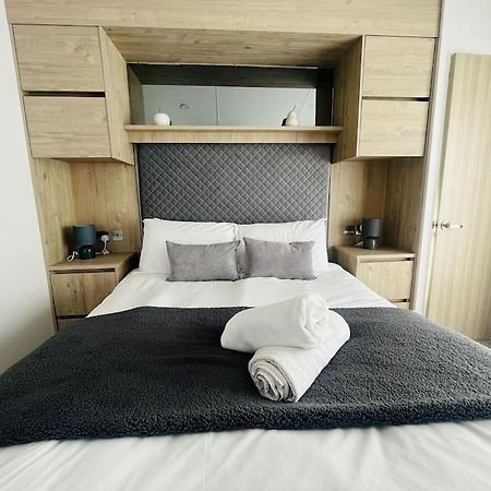 Hideaway Retreat With Hot Tub Villa ยอร์ค ภายนอก รูปภาพ