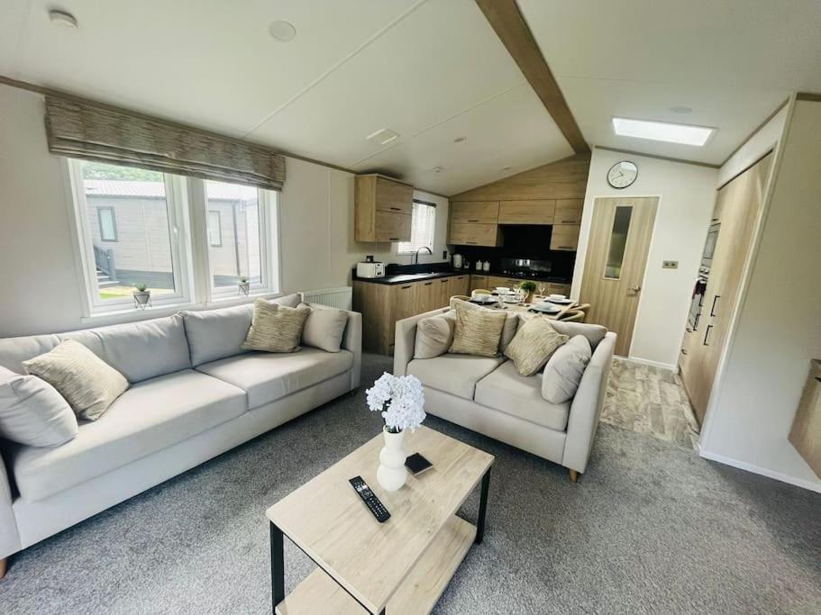 Hideaway Retreat With Hot Tub Villa ยอร์ค ภายนอก รูปภาพ