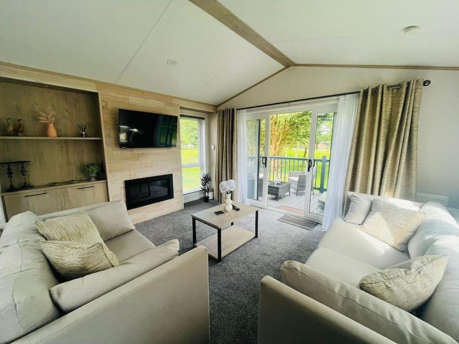 Hideaway Retreat With Hot Tub Villa ยอร์ค ภายนอก รูปภาพ