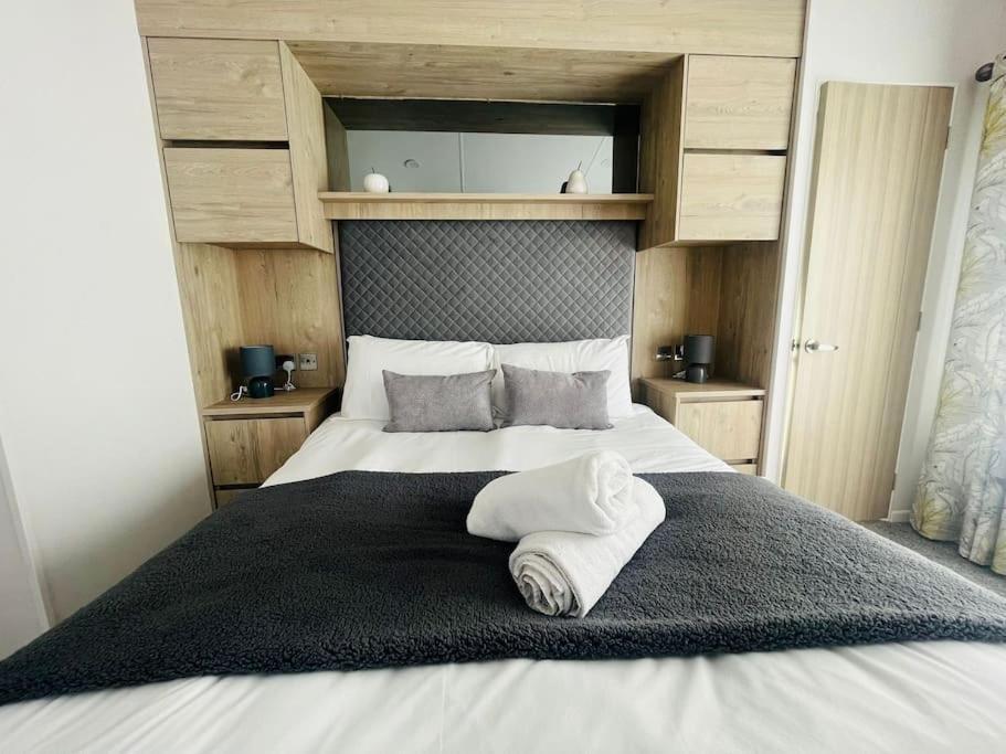 Hideaway Retreat With Hot Tub Villa ยอร์ค ภายนอก รูปภาพ